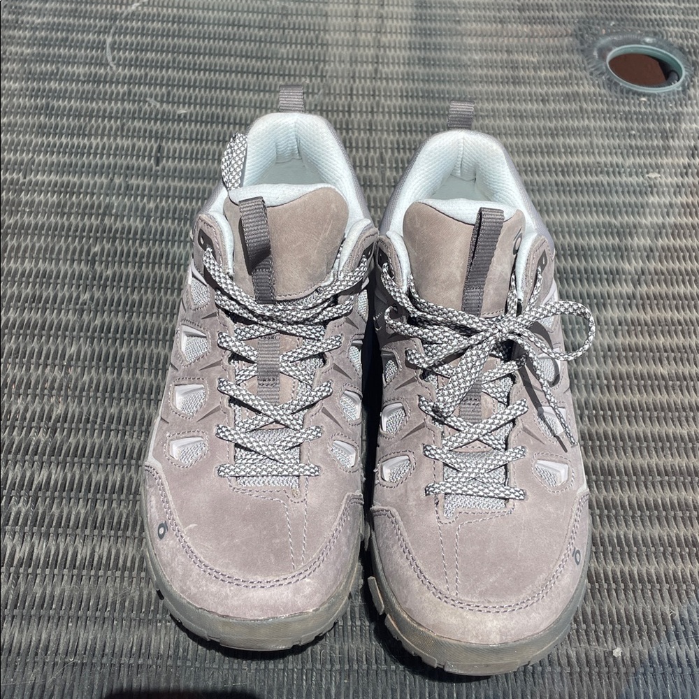 OBOZ Running Men's Grey Trail Sneakers - Sz 9. Like new, O-Fit Mylar insoles.